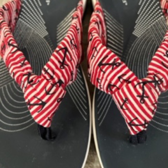 Clarks flip flops - Picture 4 of 7